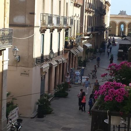 B&B Arco Dell'Orologio Trapani Eksteriør billede