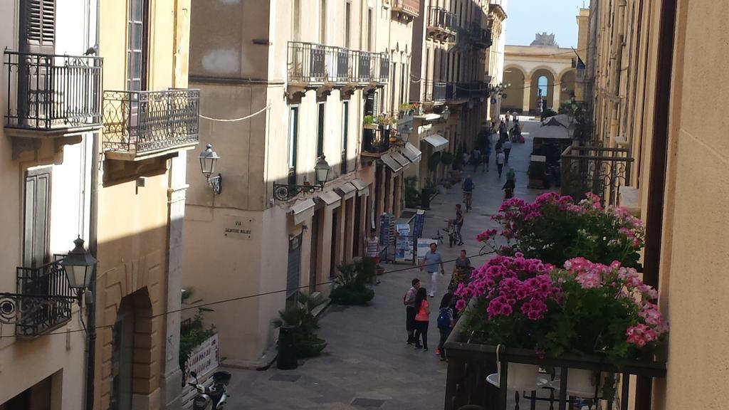 B&B Arco Dell'Orologio Trapani Eksteriør billede